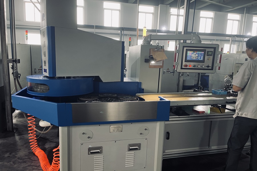 FTM新設備：両面研削盤